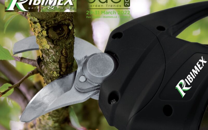 RIBIMEX Garden & Tools présente sa gamme de sécateurs et élagueuse à batterie dédiés à la taille.