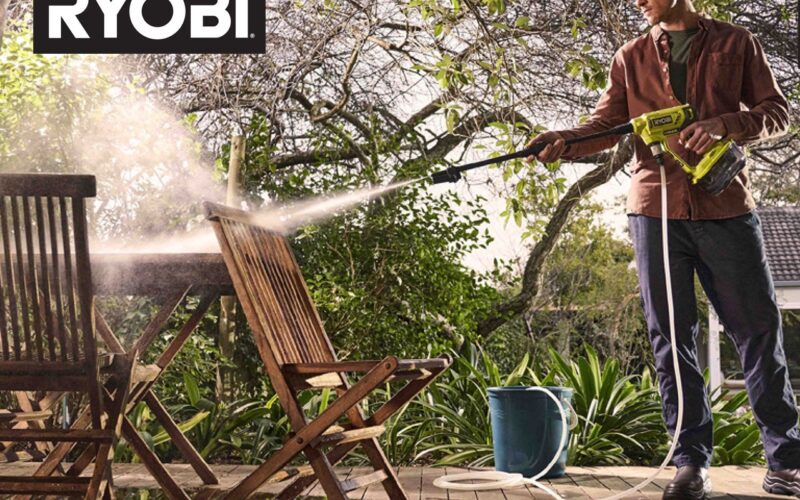 Ryobi® : Zoom sur deux nettoyeurs de sols ou de joints et deux pistolets haute pression 18V ONE+™ sur batterie.