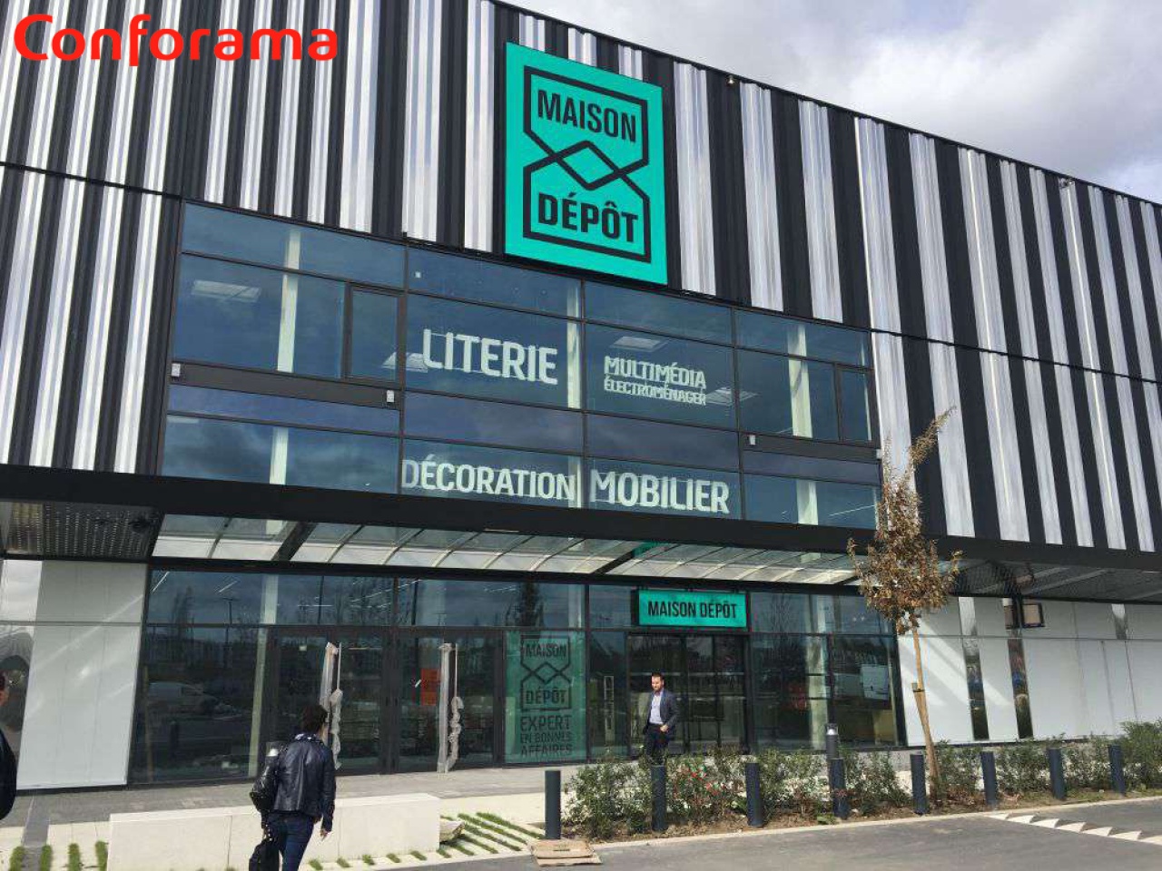 Conforama ouvre un nouveau magasin dépot à  Corbeil-Essonnes (91)