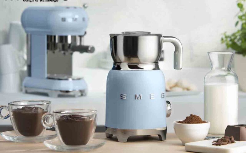 Pour des boissons réconfortantes, Smeg présente sa chocolatière/mousseur de lait