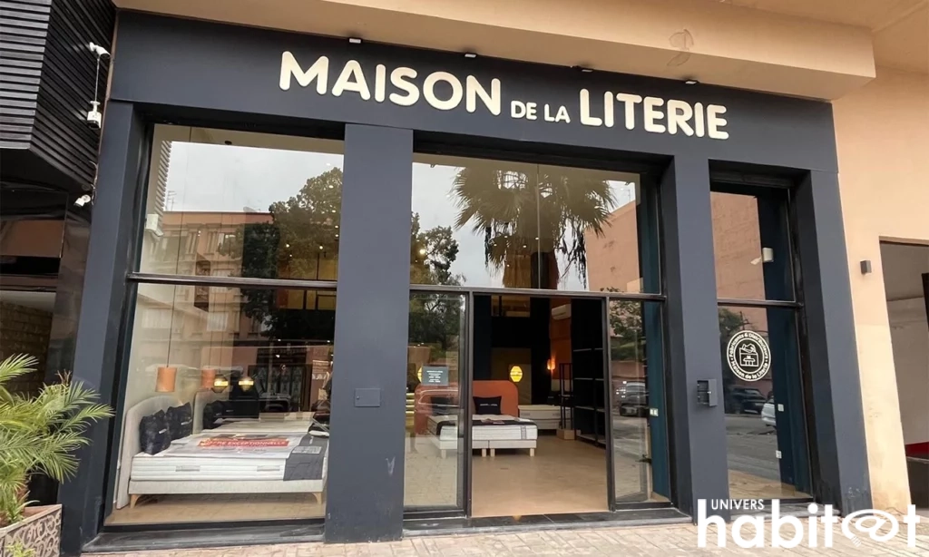 Photo de la façade du magasin de Maison de la Literie à Marrakech, au Maroc.